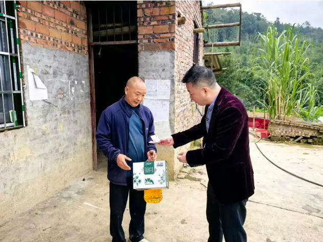 艾高公益活动7 - 副本